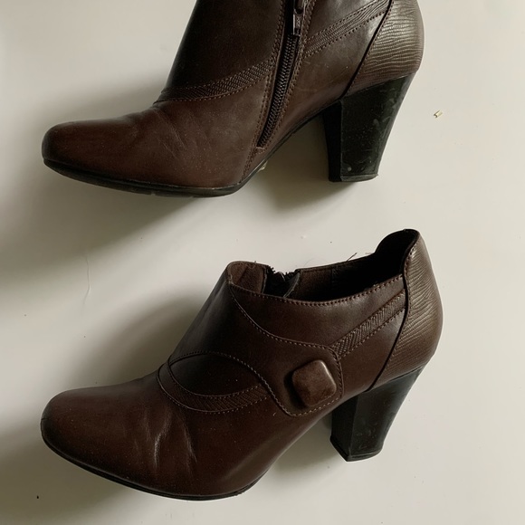Clarks Bendables Booties Brown size 9 - Picture 3 of 11
